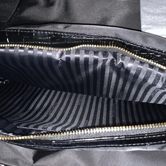 💐HOST PICK!💐NWT Victoria’s Secret Getaway Black Weekender Bag - Picture 5 of 10